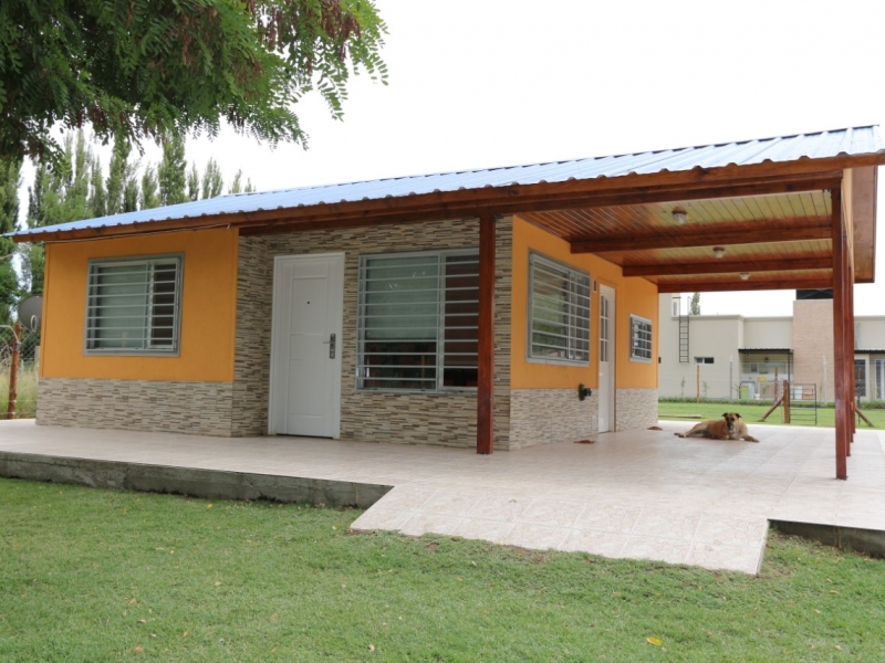 Vivienda de construcción tradicional con galería